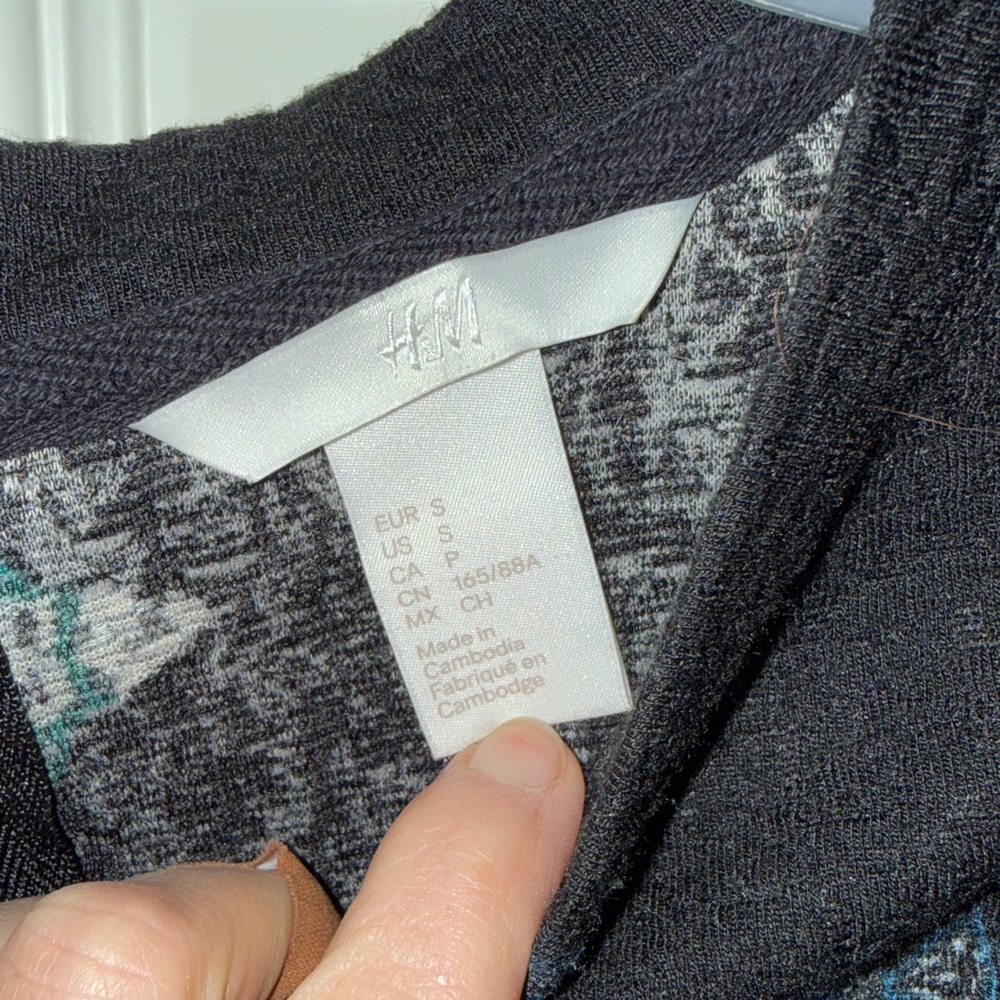 H&M Fish Multi-Colored Patterned Sweater - Picture 2 of 6
